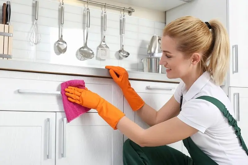 روش تمیز کردن کابینت نئوکلاسیک